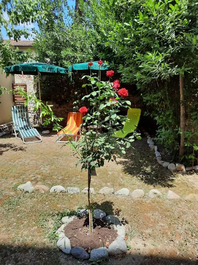 Au Jardin De Florence Bed and Breakfast